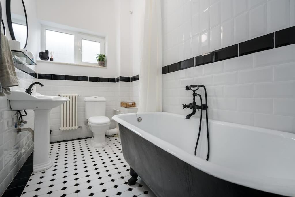 Exquisite Art Deco 2Br Apartment Prime Location Бухарест Экстерьер фото