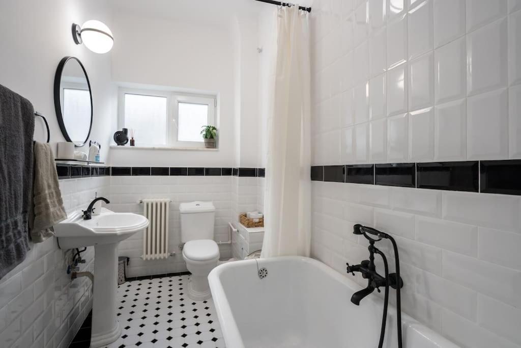 Exquisite Art Deco 2Br Apartment Prime Location Бухарест Экстерьер фото