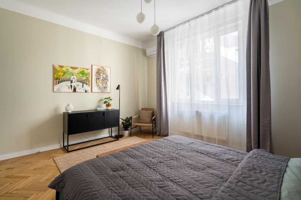Exquisite Art Deco 2Br Apartment Prime Location Бухарест Экстерьер фото