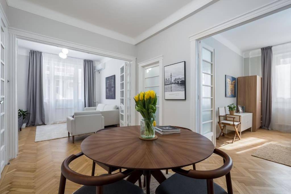 Exquisite Art Deco 2Br Apartment Prime Location Бухарест Экстерьер фото